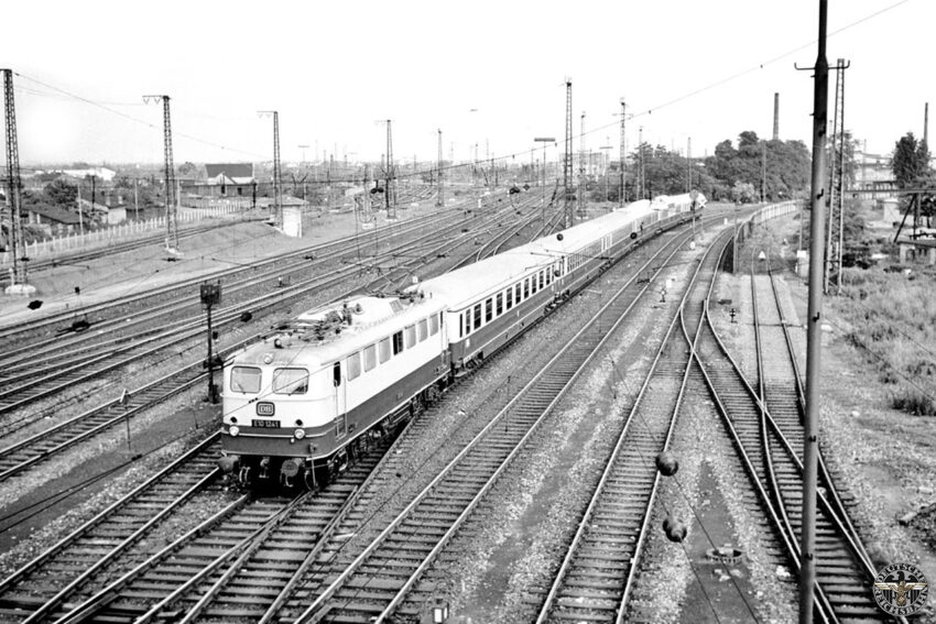 Baureihe E10 met de Rheingold