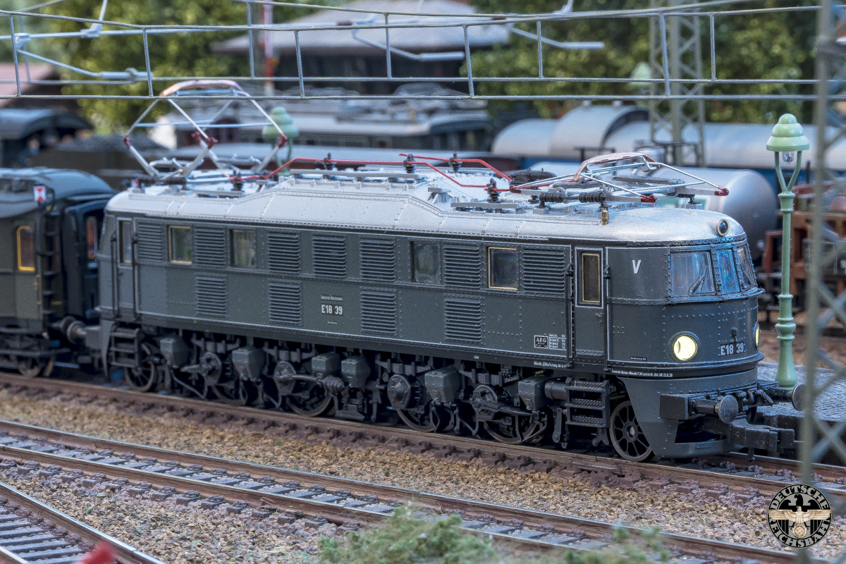 E18.39 met de sneltrein richting Salzburg.