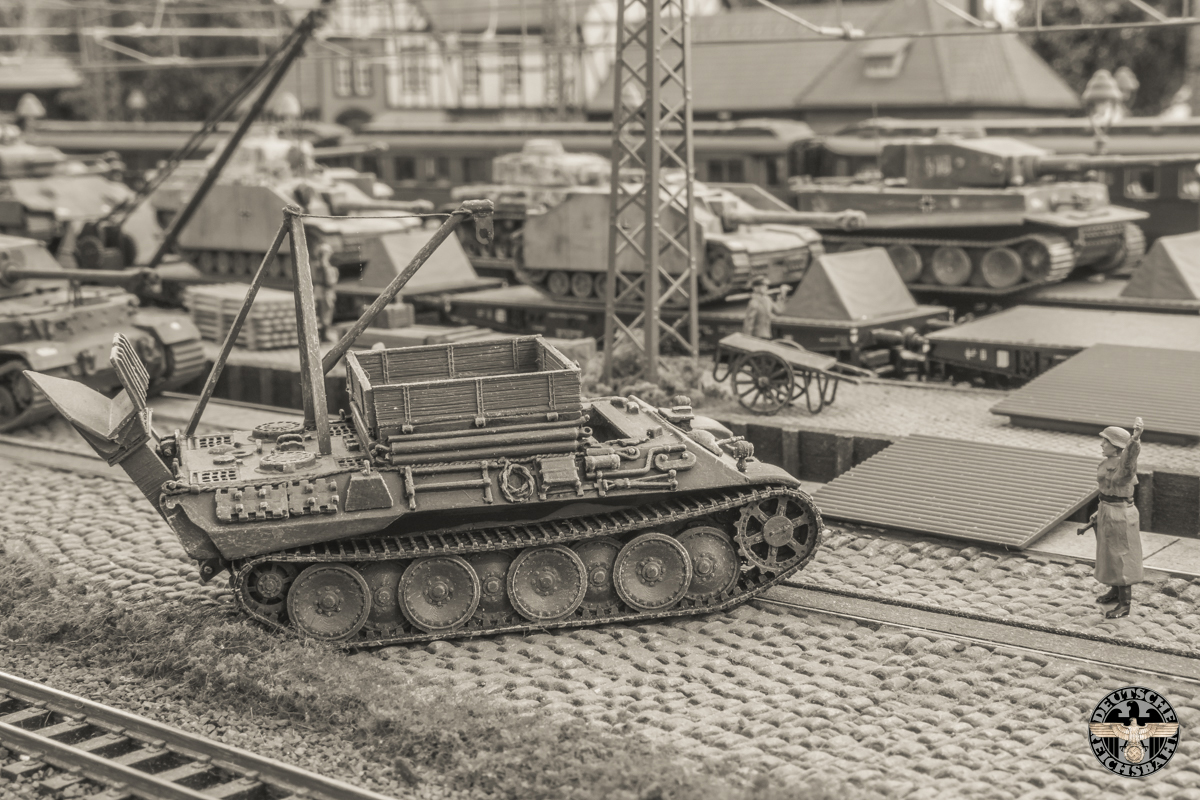 Men heeft nog geprobeerd te kraan in te klappen, maar deze zit muurvast. Dan er maar weer af en met een ander voertuig beladen...