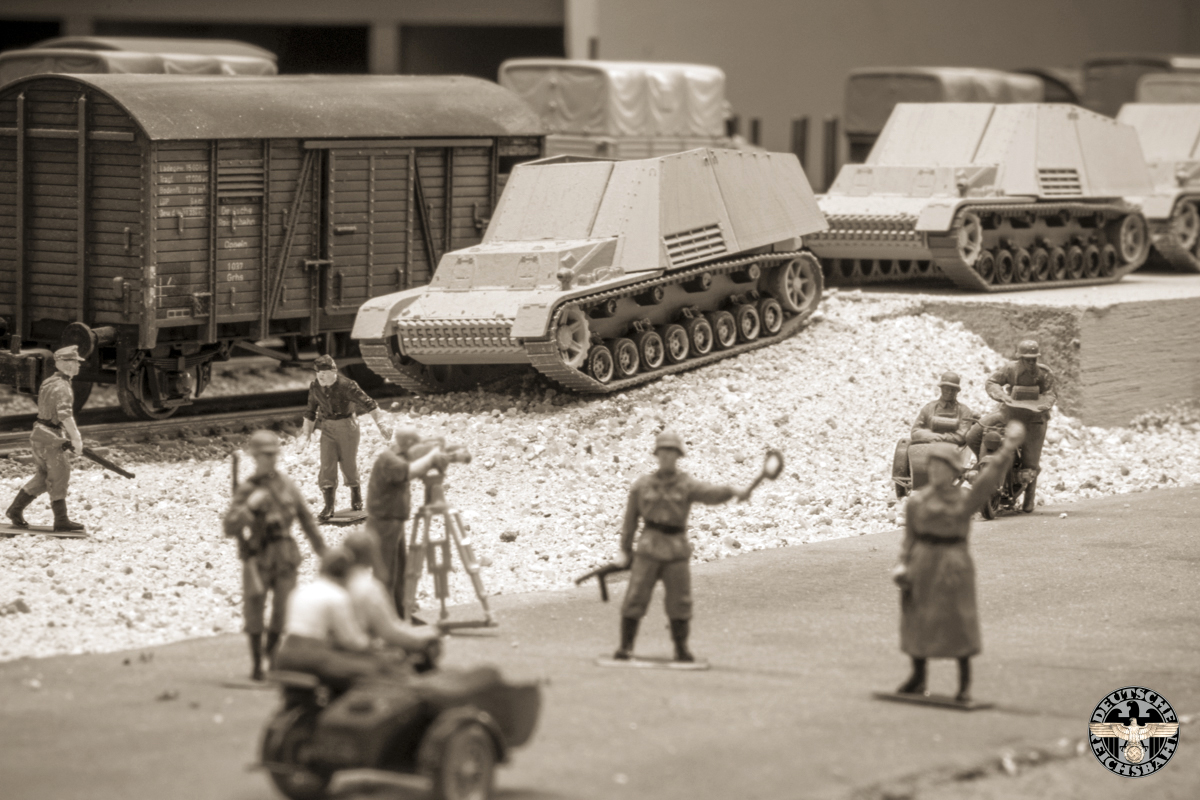 Sd.Kfz.164 "Nashorn" worden afgeladen.