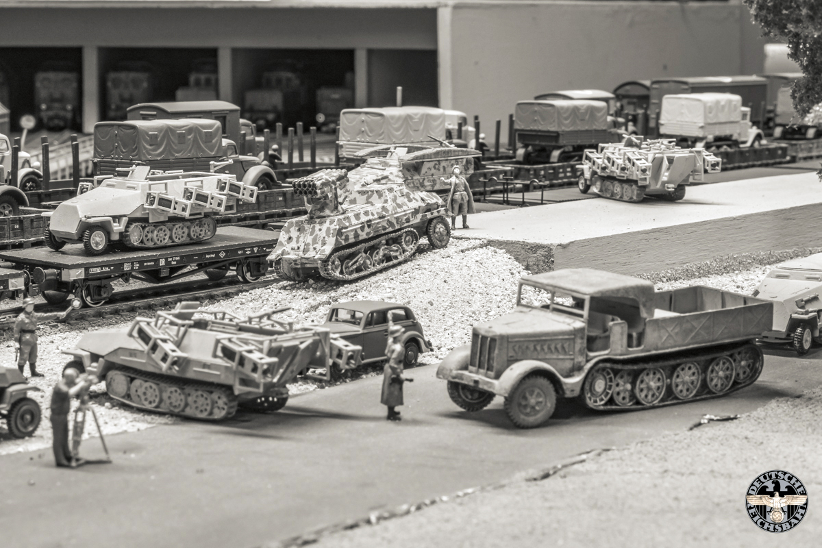 Even wat oponthoud, de bestuurder van de "Famo" moest even een boom opzoeken...