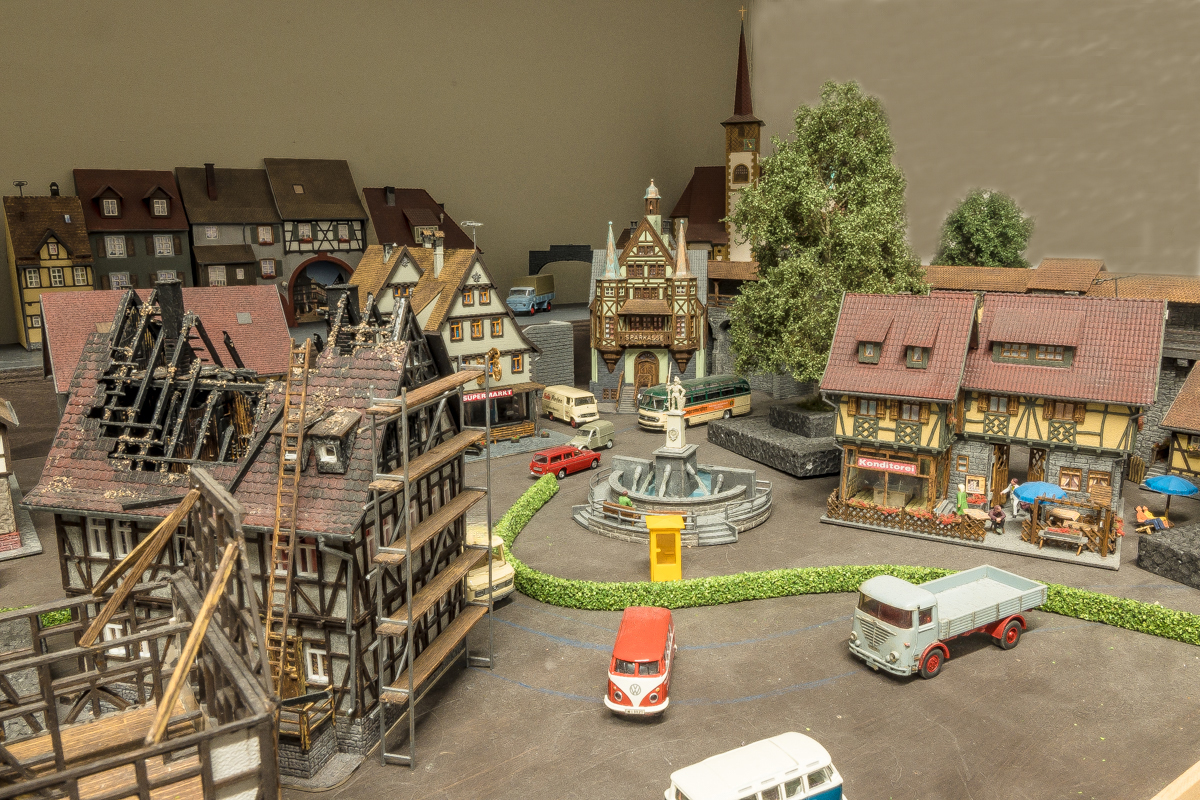 Er is nu ook een supermarkt in Gengenbach die de dagelijkse benodigdheden verkoopt. Die staat links van het raadhuis.