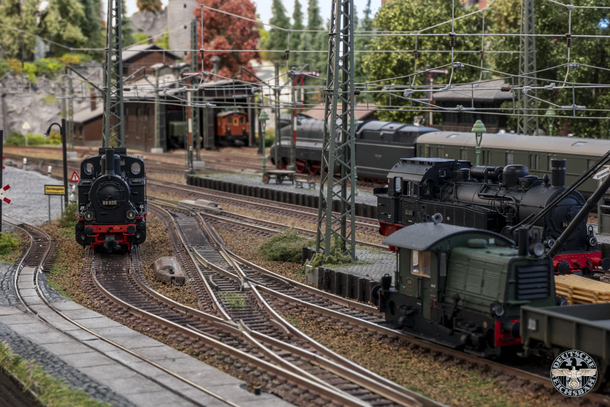Linkerzijde station: nieuwe wissels voor het extra spoor.