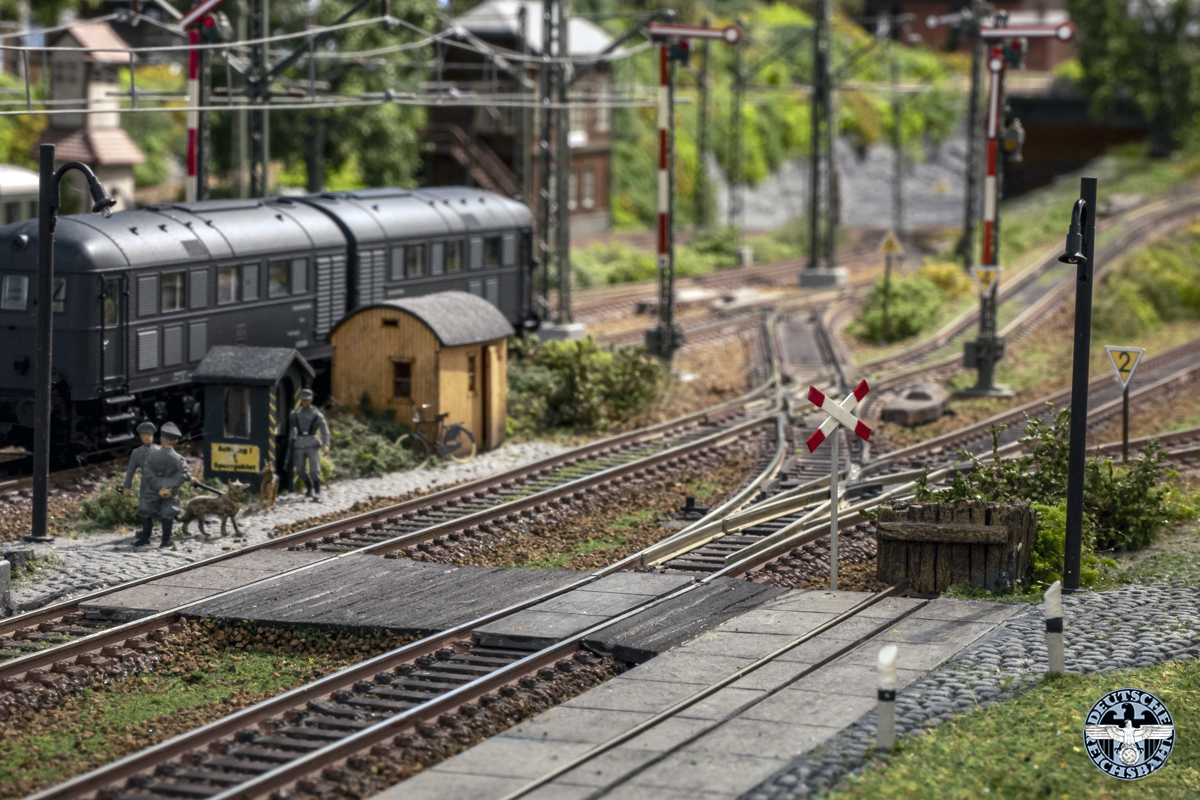 Rechterzijde station: Nu dubbel spoor en ook nieuwe wissels voor extra opstelspoor.